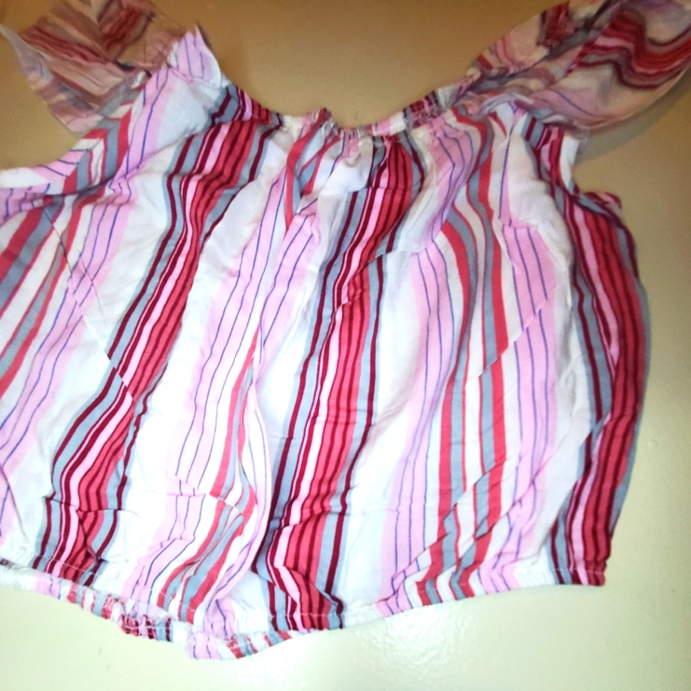 Cute Ruffle Crop Top - Picture 2 of 2